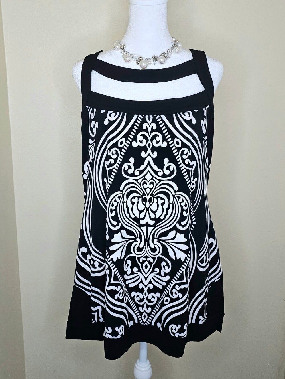 NWT White House Black Market Black White Ornate Print Cutout Tunic Top L Artsy